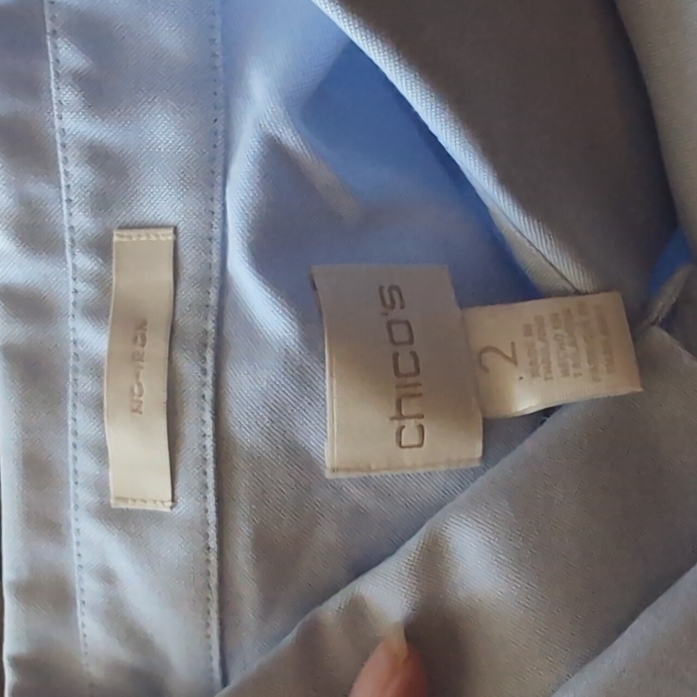 Chico's Non Iron Cotton Baby Blue Button Down Size 2 Chicos